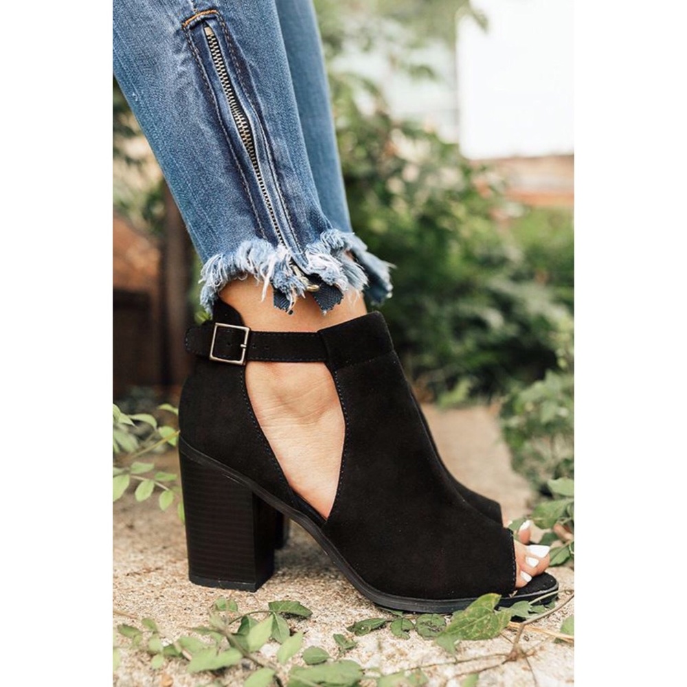 Black peep toe booties🖤